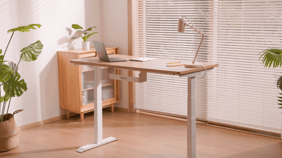 ③多機能で収納も充実したデスク